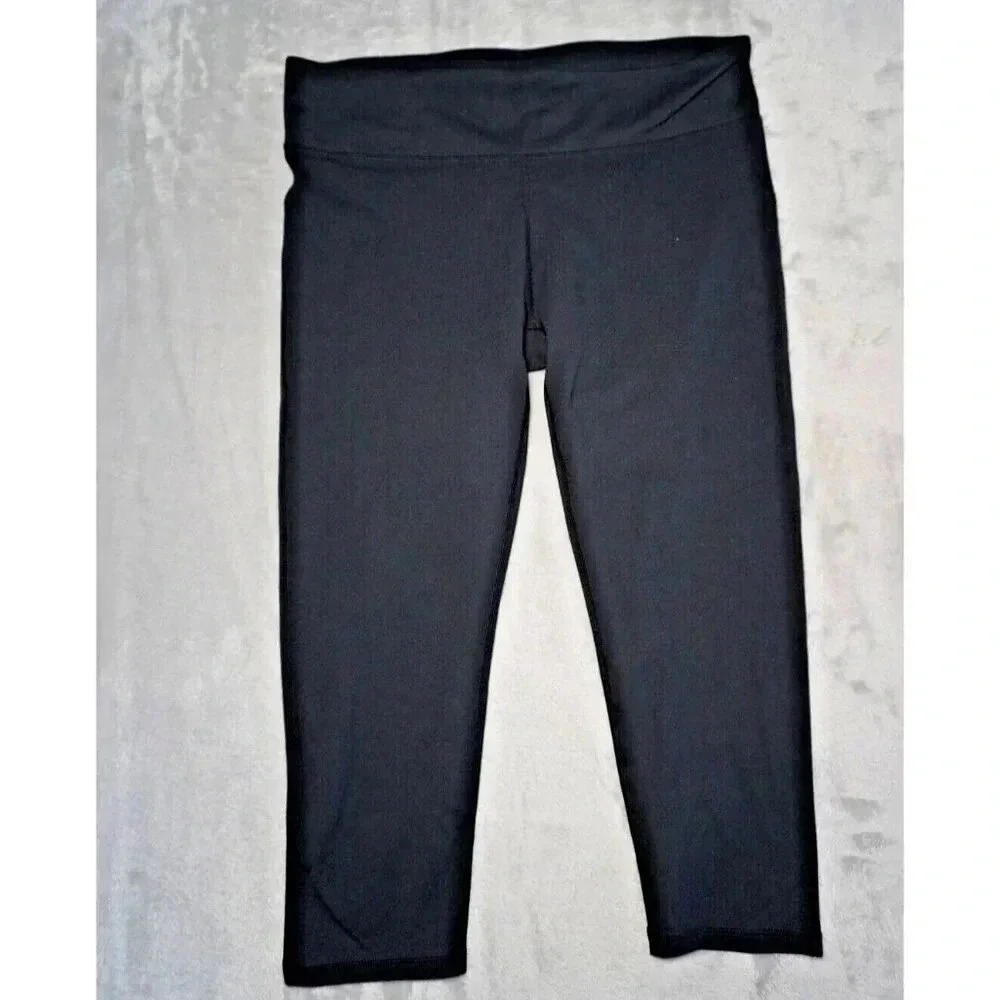 NWT - FABLETICS Women's 'DHYANA CAPRI' Black POWERFORM CAPRI - Large